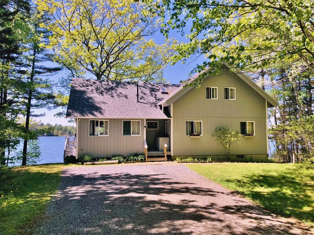 64 Cramer Lane Bristol ME 04558