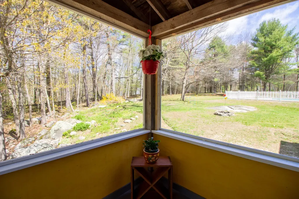12 Fieldcrest Drive Raymond ME 04071
