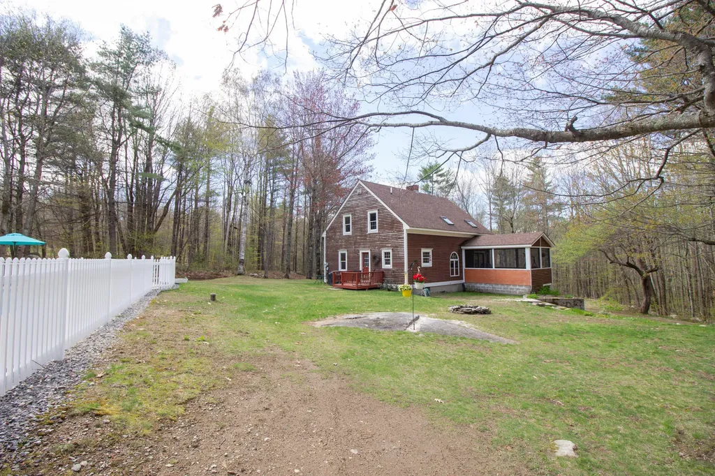 12 Fieldcrest Drive Raymond ME 04071