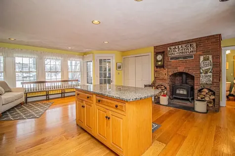 104 Hill Street Farmington ME 04938