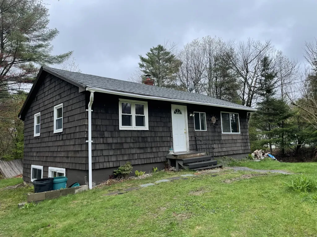 27 Cedarwood Road Auburn ME 04210