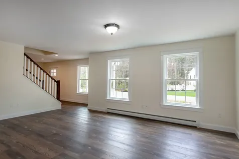 31 Deerfield Drive Brunswick ME 04011