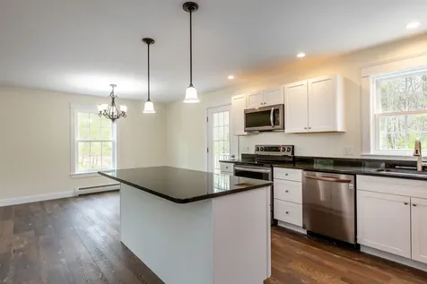 31 Deerfield Drive Brunswick ME 04011