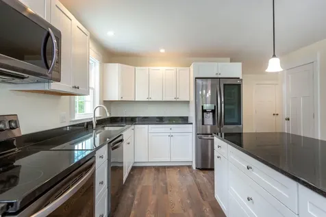 31 Deerfield Drive Brunswick ME 04011