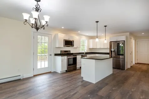 31 Deerfield Drive Brunswick ME 04011