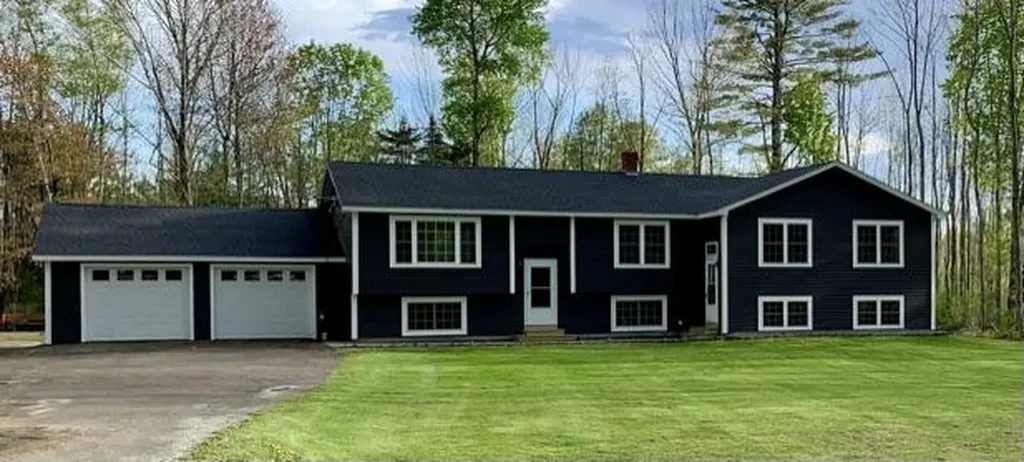 435 Elm Street Newport ME 04953