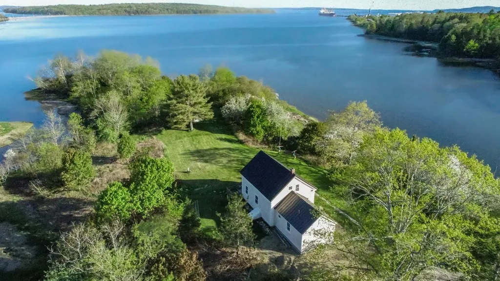 245 E Main Street Searsport ME 04974