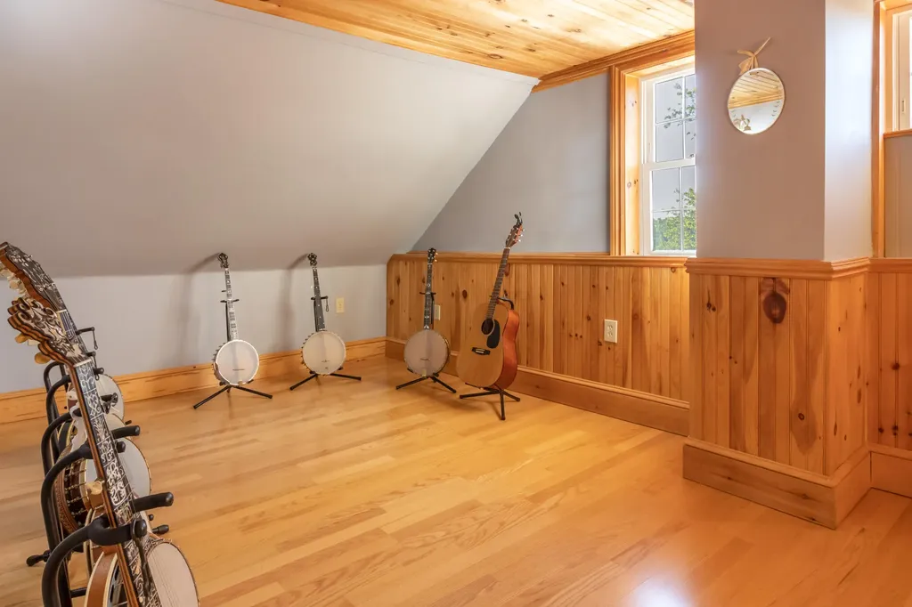 245 E Main Street Searsport ME 04974