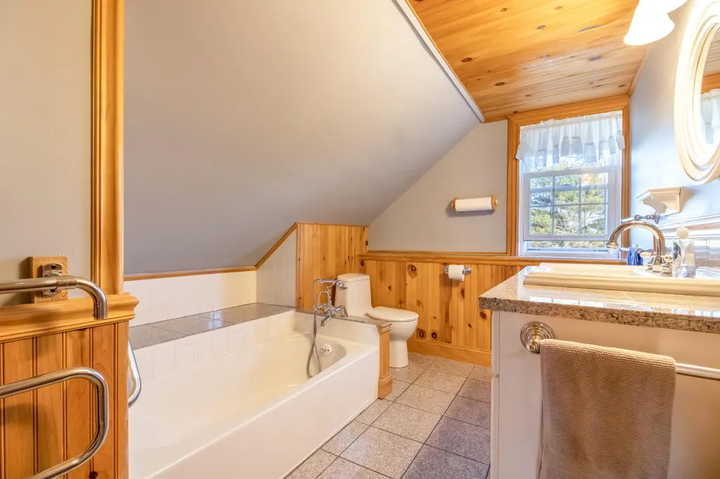245 E Main Street Searsport ME 04974