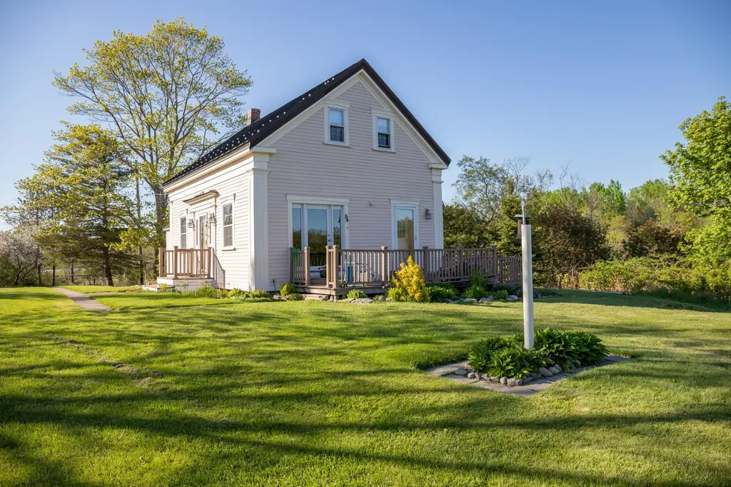 245 E Main Street Searsport ME 04974