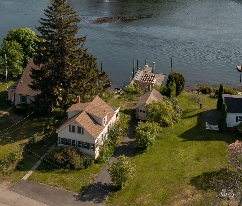 31 Water Street Kittery ME 03904