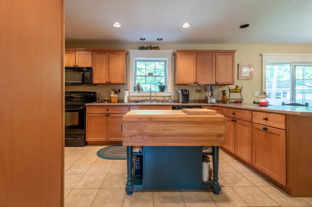 78 Clover Lane Brewer ME 04412