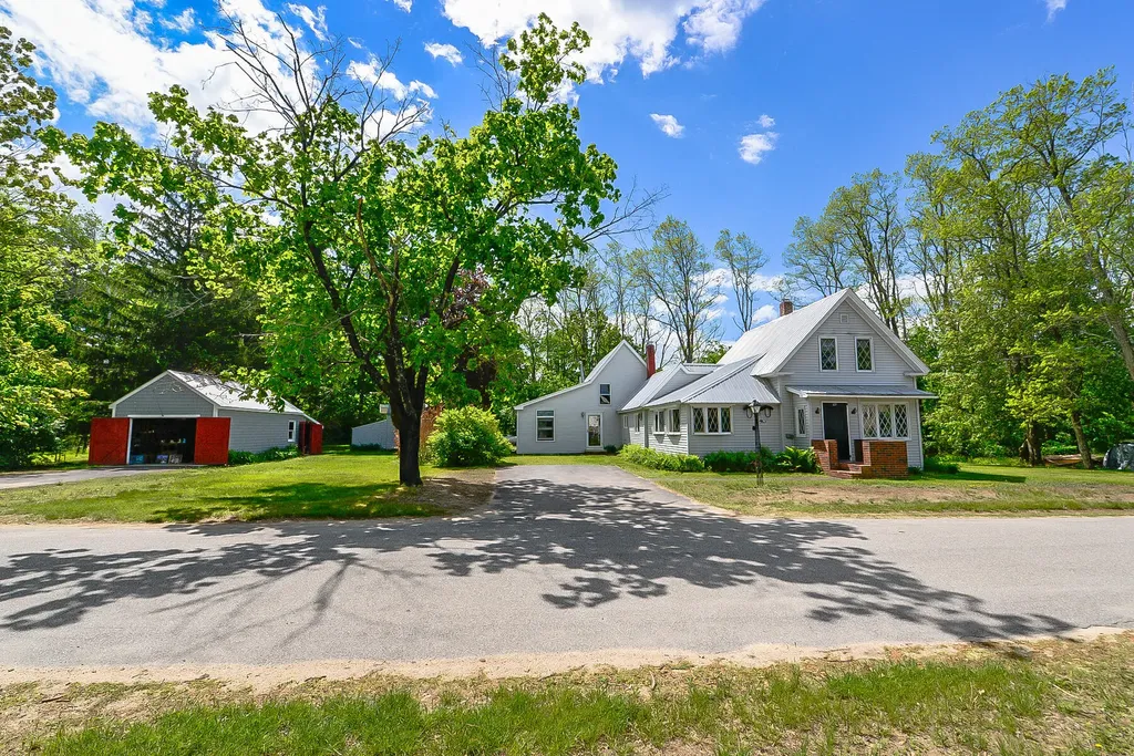 25 Hancock Avenue Hiram ME 04041