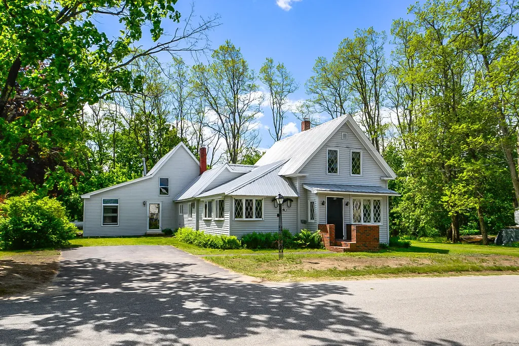 25 Hancock Avenue Hiram ME 04041
