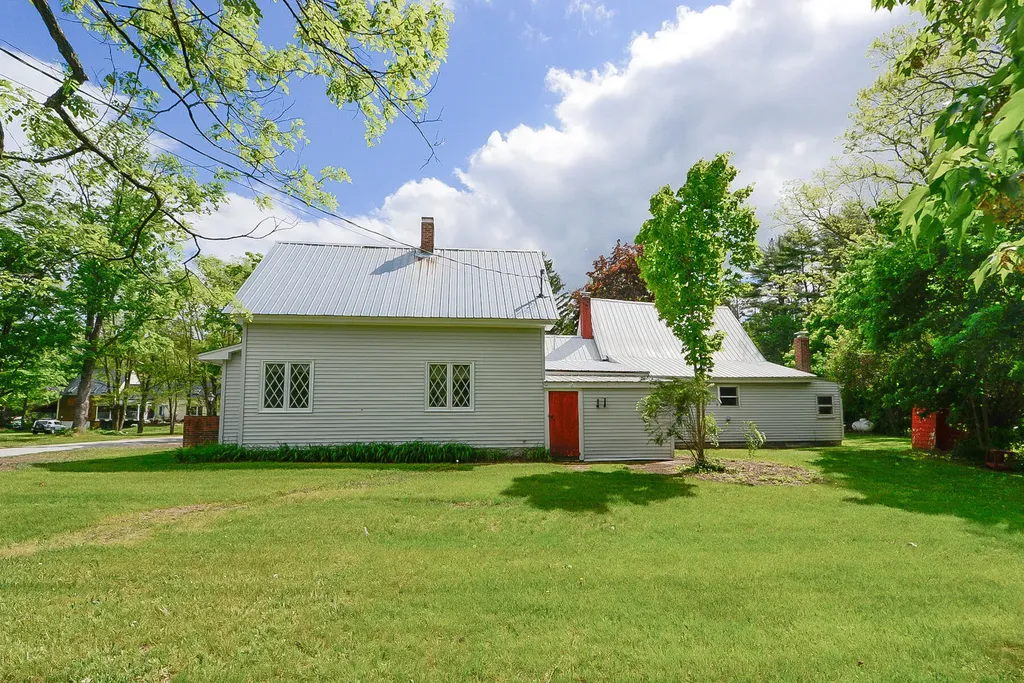25 Hancock Avenue Hiram ME 04041