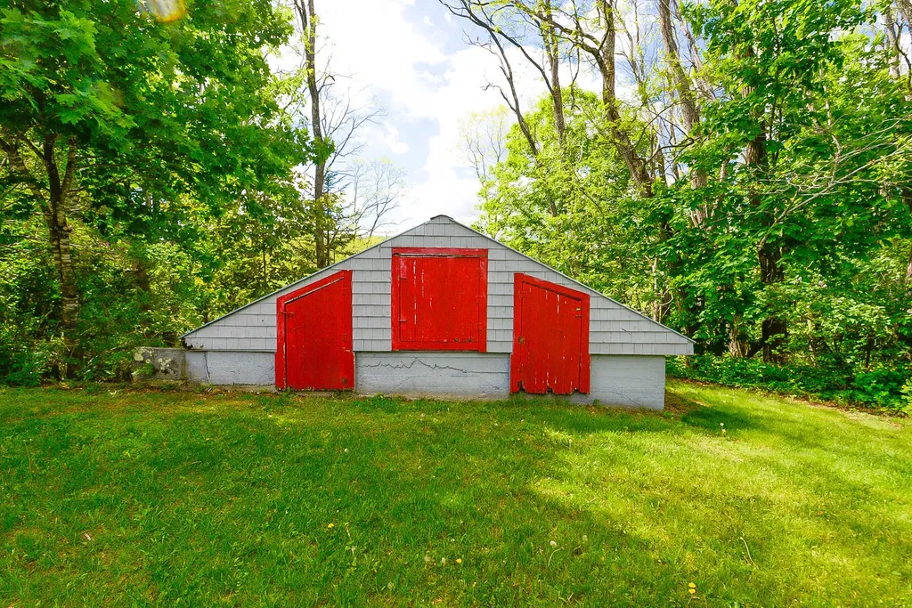 25 Hancock Avenue Hiram ME 04041