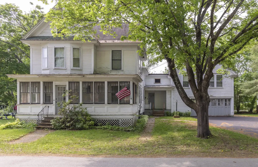 11 Park Avenue Newport ME 04953