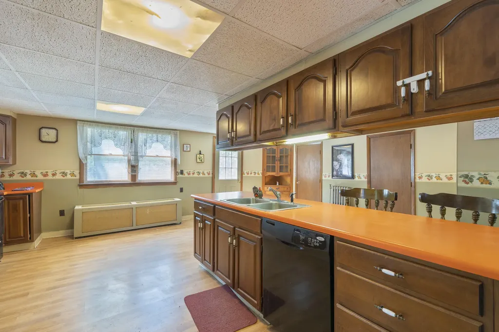 11 Park Avenue Newport ME 04953