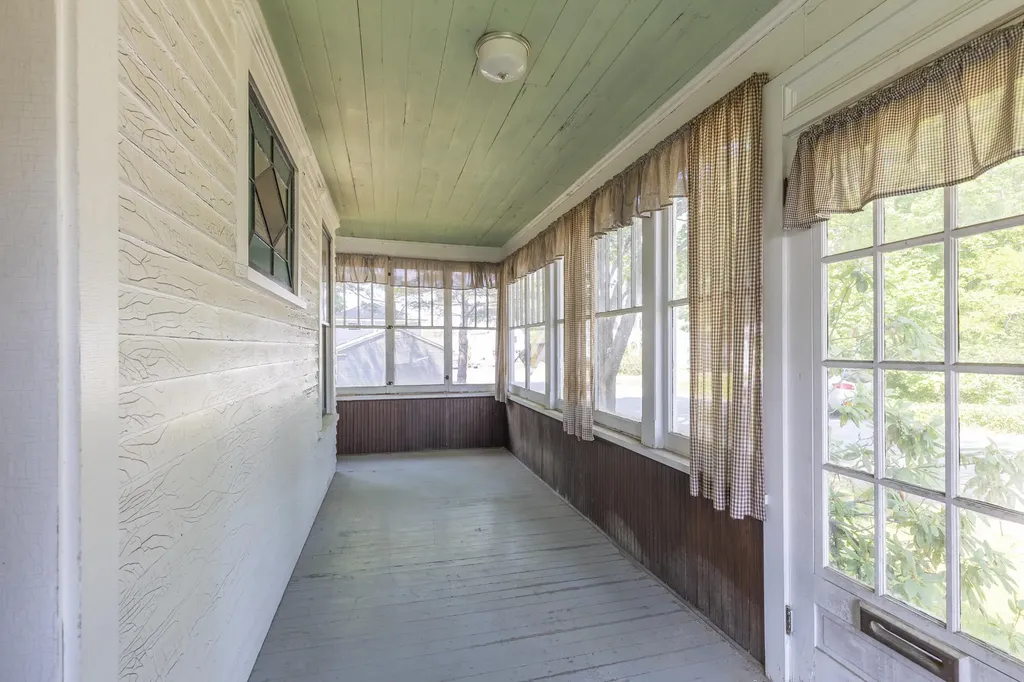 11 Park Avenue Newport ME 04953