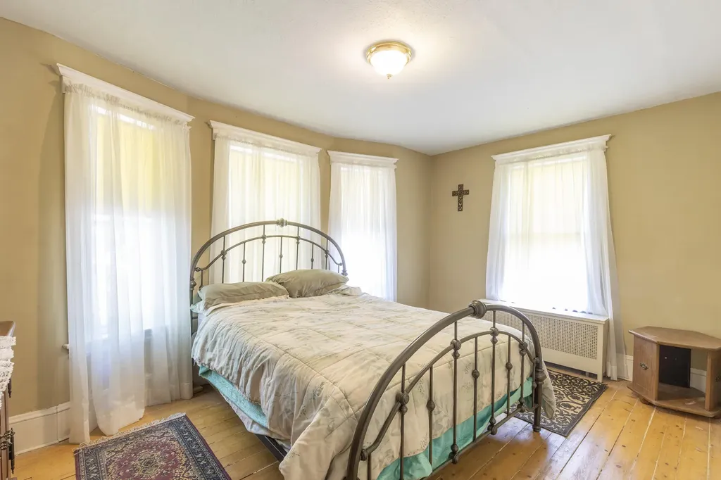 11 Park Avenue Newport ME 04953