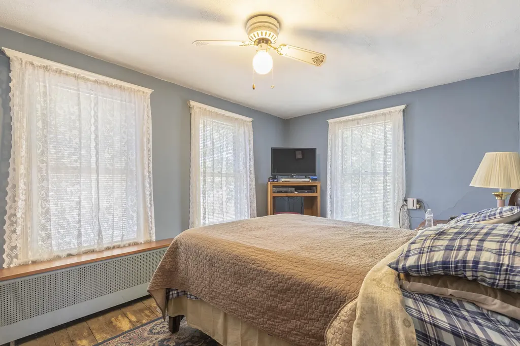 11 Park Avenue Newport ME 04953