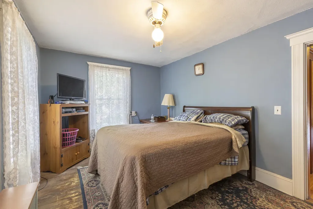 11 Park Avenue Newport ME 04953