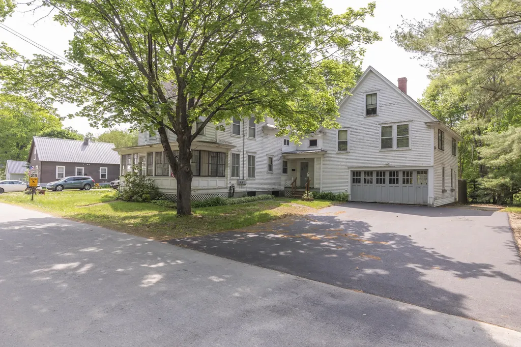 11 Park Avenue Newport ME 04953