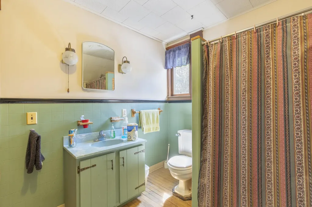 11 Park Avenue Newport ME 04953