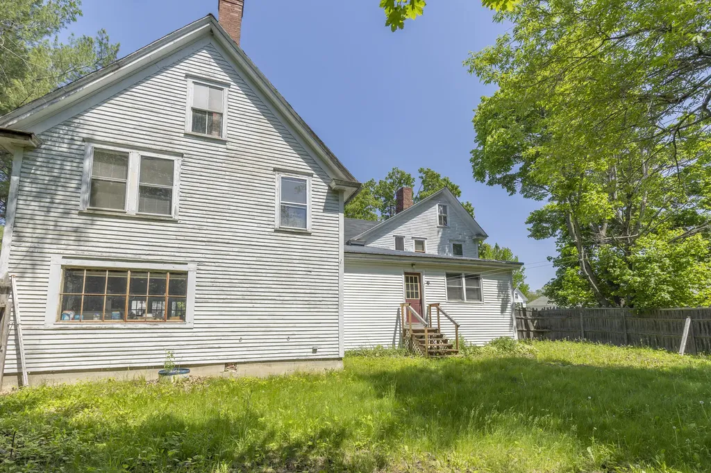 11 Park Avenue Newport ME 04953