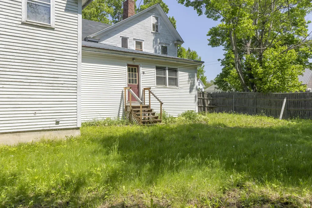 11 Park Avenue Newport ME 04953