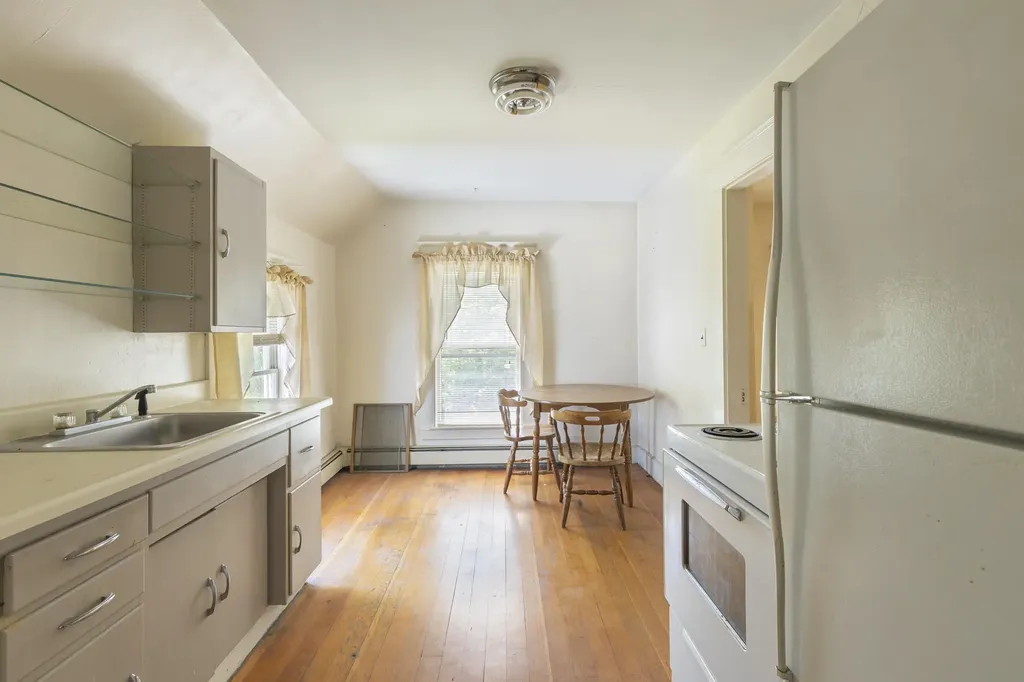 11 Park Avenue Newport ME 04953
