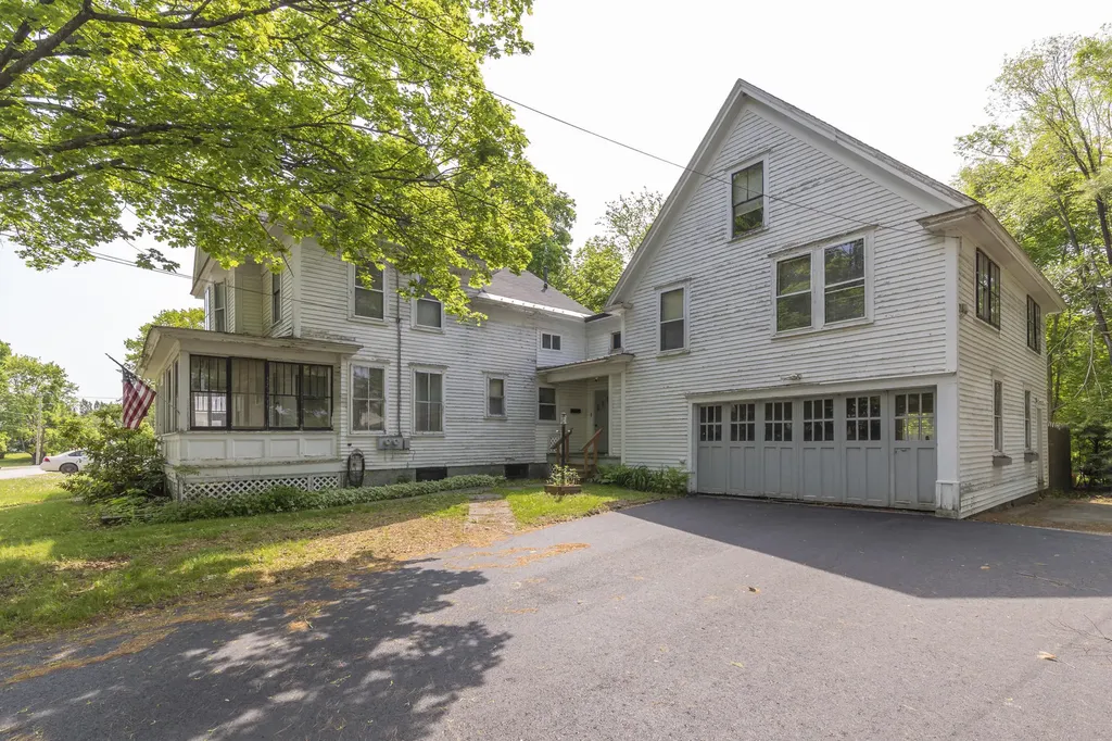 11 Park Avenue Newport ME 04953