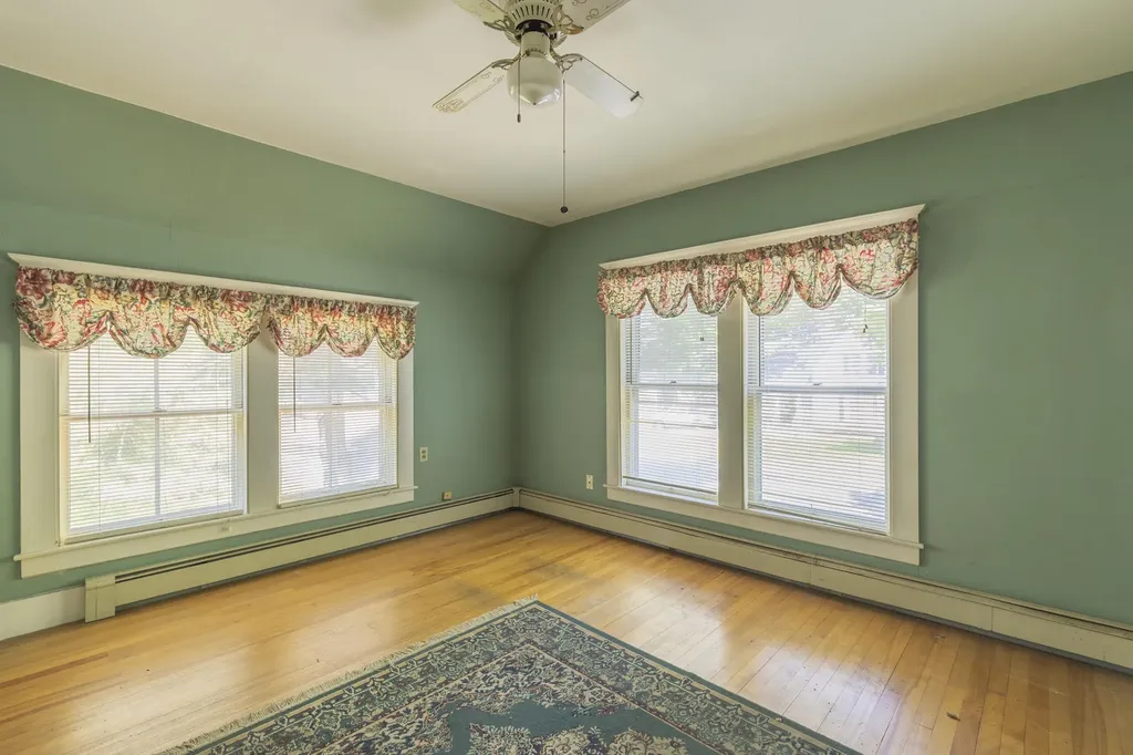 11 Park Avenue Newport ME 04953