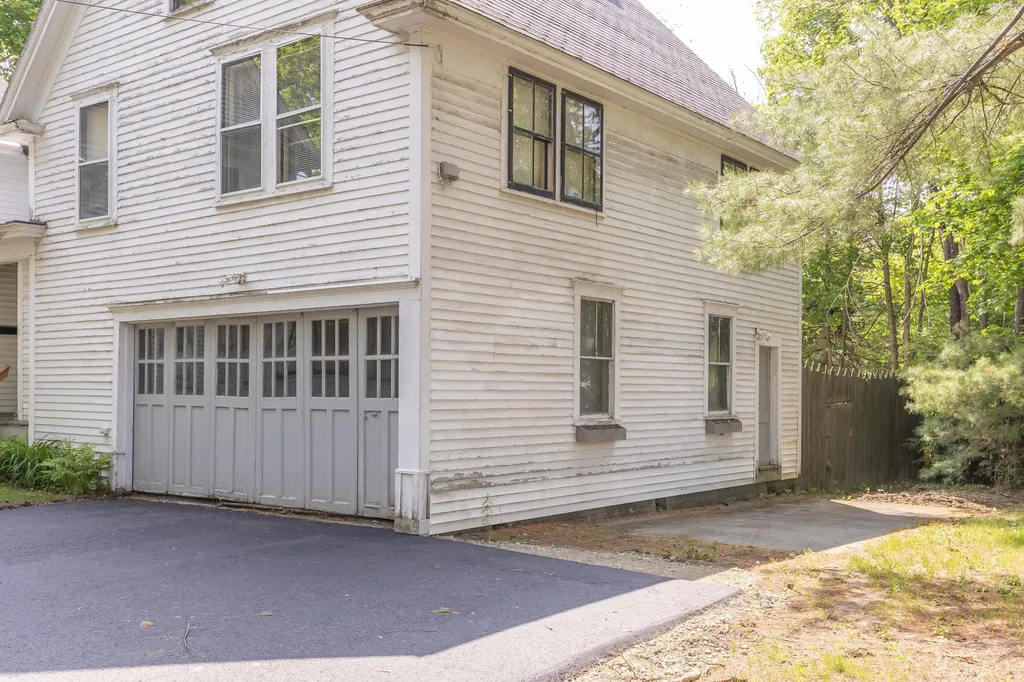 11 Park Avenue Newport ME 04953