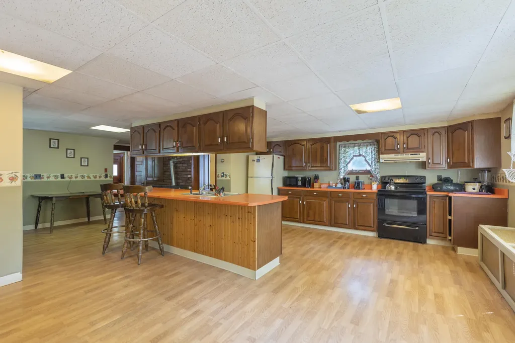 11 Park Avenue Newport ME 04953