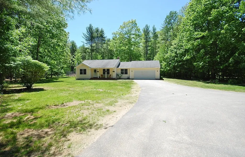 17 Sally Lane New Gloucester ME 04260
