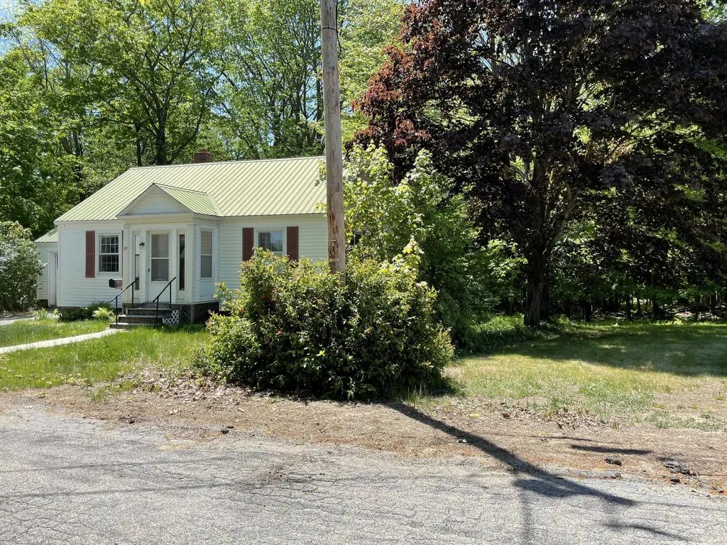 19 Nevers Avenue Norway ME 04268
