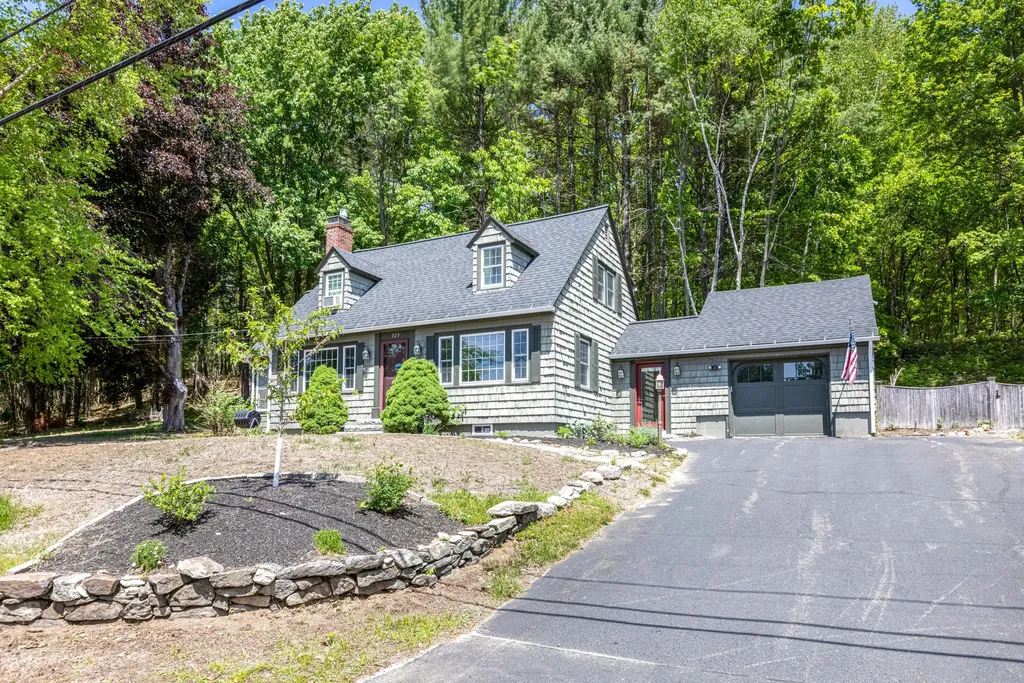 325 Lake Street Auburn ME 04210