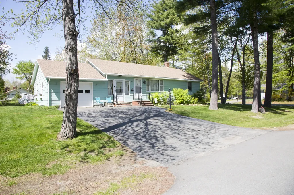 3 Oak Street Milford ME 04461