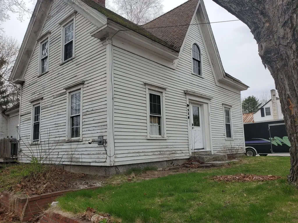 118 Pleasant Street Oxford ME 04270