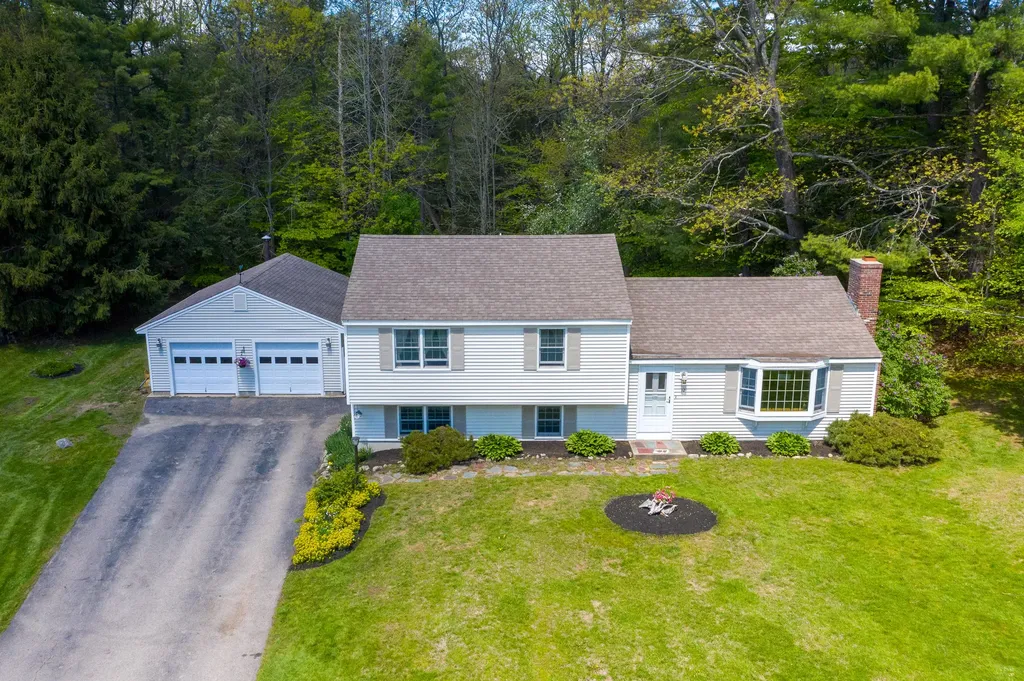 12 Jane Lane Eliot ME 03903