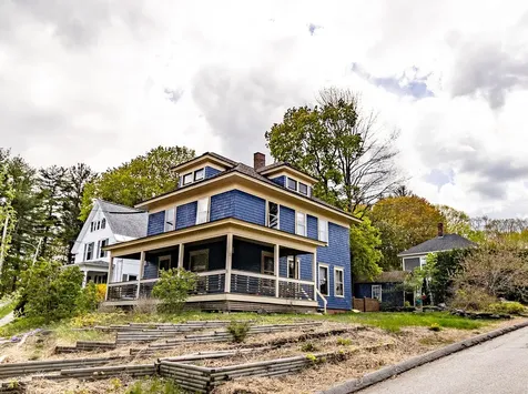 33 Hillcrest Street Auburn ME 04210