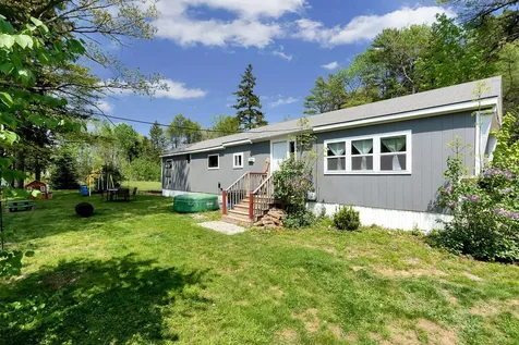 9-11 Upper Mast Landing Road Freeport ME 04032