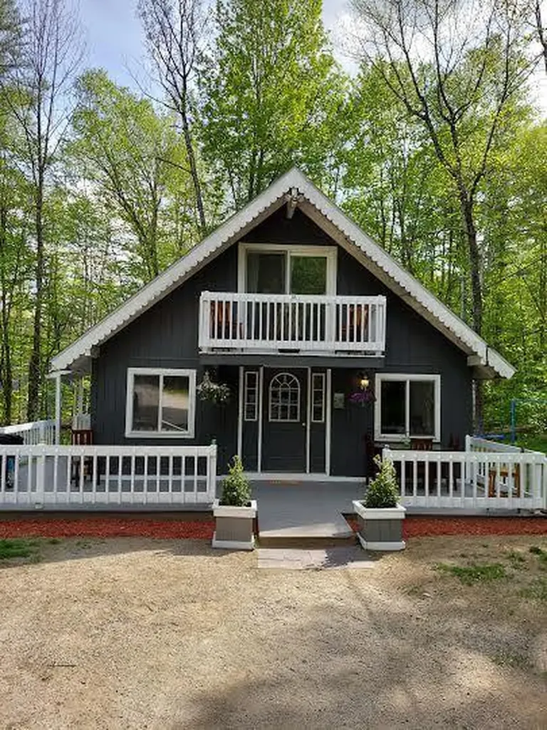 10 Nutwood Circle Limerick ME 04048