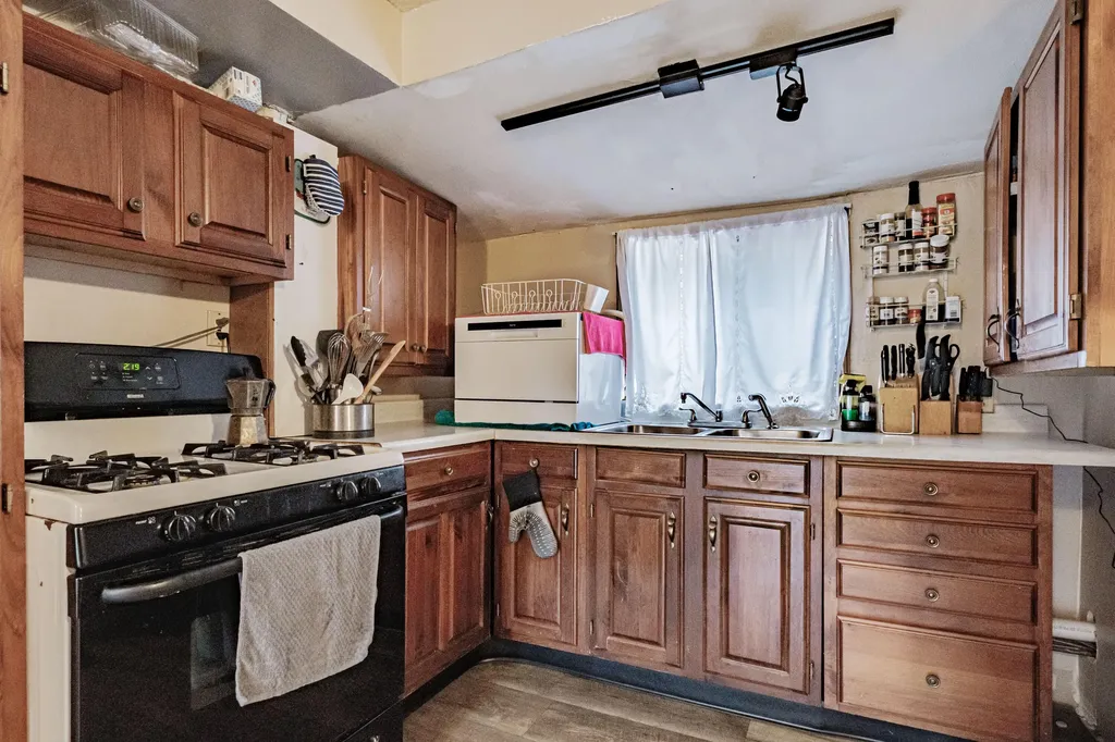 1083 Bridgton Road Westbrook ME 04092