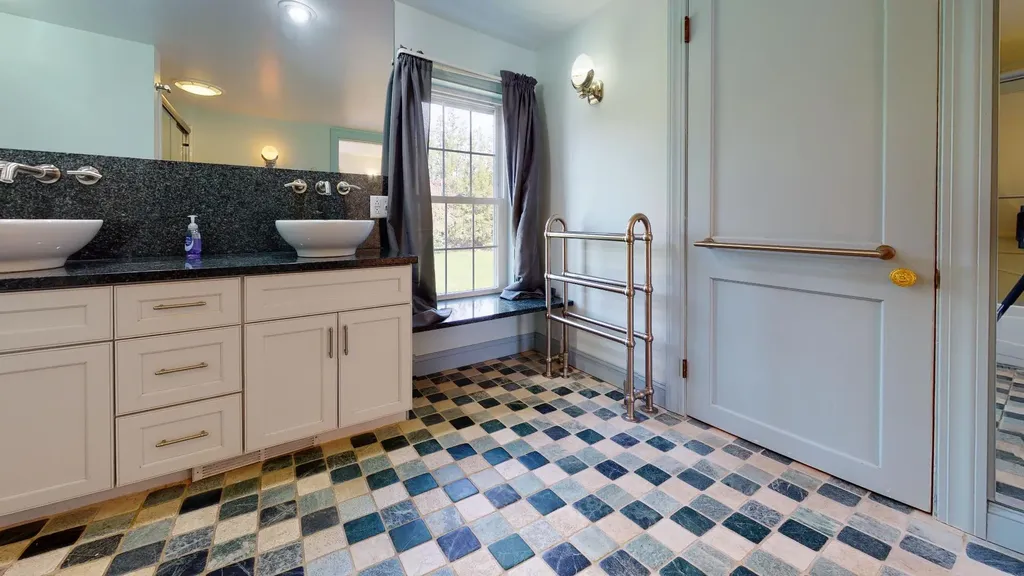 687 River Road Orrington ME 04474