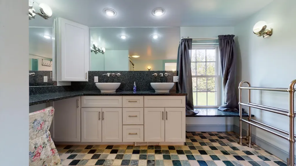 687 River Road Orrington ME 04474