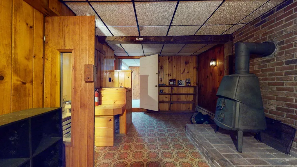 687 River Road Orrington ME 04474