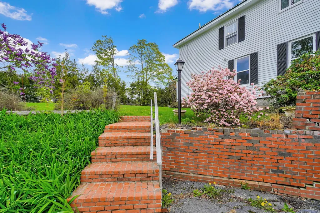 687 River Road Orrington ME 04474