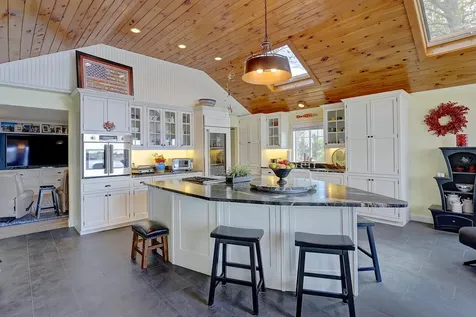 32 Mendum Avenue Kittery ME 03904